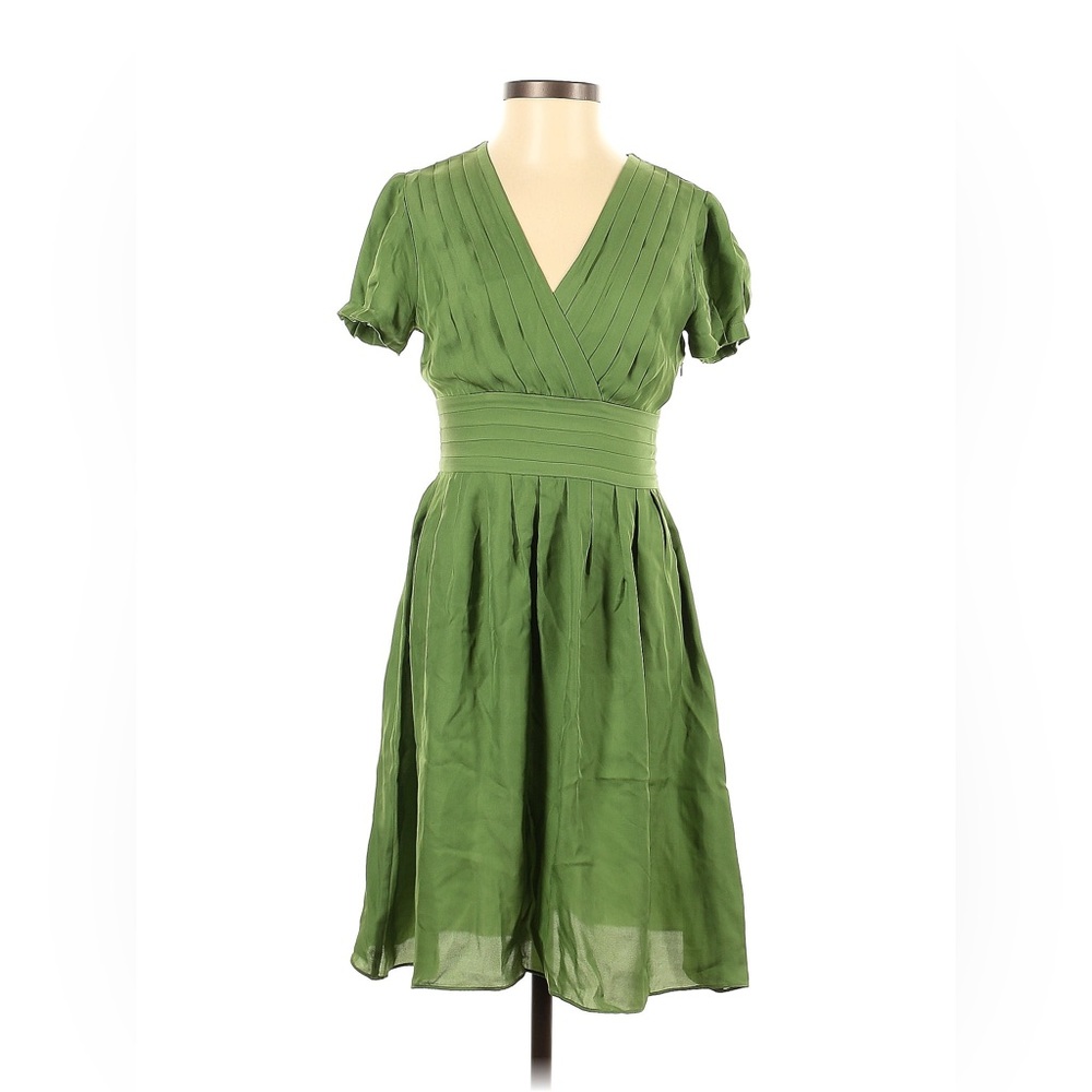 Banana Republic green pleated purely silk knee length short sleeved dress